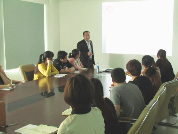 2013年4月24日，正睿老師對佳樂公司進行倉儲管理的培訓