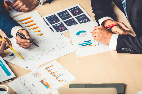 幫助企業(yè)應(yīng)對(duì)變革挑戰(zhàn)，實(shí)現(xiàn)組織轉(zhuǎn)型與優(yōu)化