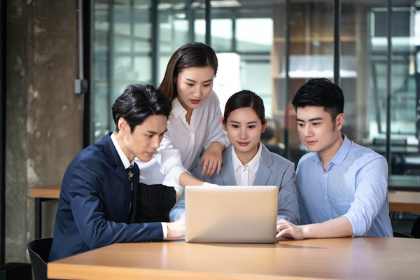 全面薪酬戰(zhàn)略實施：提升員工滿意度，提升企業(yè)績效