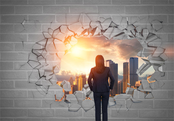 要實現(xiàn)公司發(fā)展目標，組織變革應該注意解決什么問題？