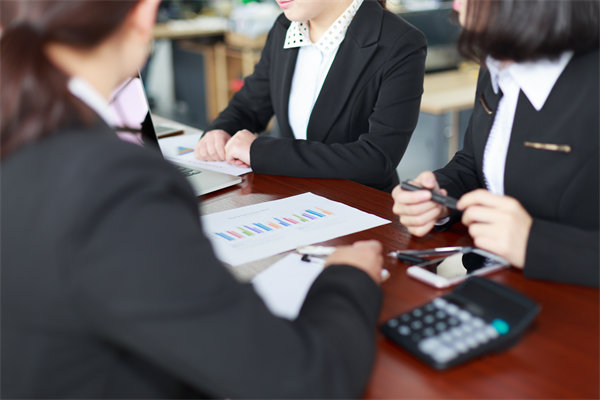 薪酬績效管理中的溝通障礙如何克服，增強(qiáng)員工信任感？
