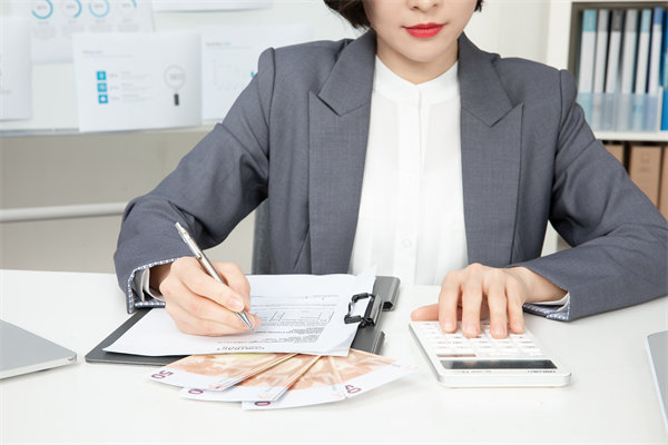 企業(yè)戰(zhàn)略轉(zhuǎn)型的關鍵成功因素與風險規(guī)避策略何在？