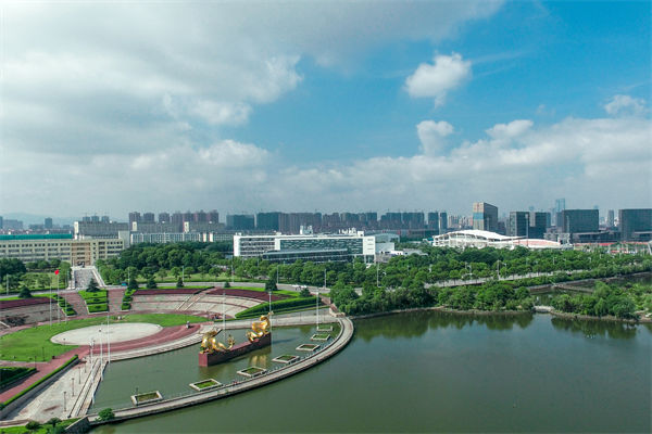 南昌戰(zhàn)略咨詢(xún)公司如何為企業(yè)定制長(zhǎng)遠(yuǎn)發(fā)展規(guī)劃？