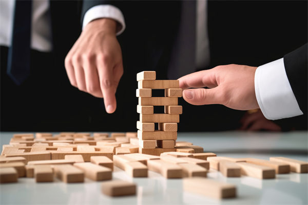 風險管理與企業(yè)戰(zhàn)略制定：如何平衡機遇與威脅？