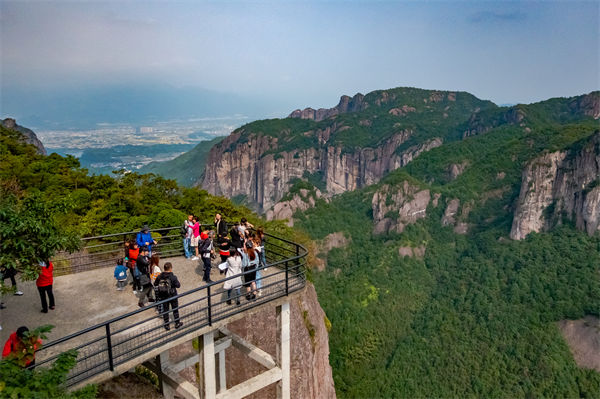 臺州戰(zhàn)略咨詢公司如何為企業(yè)定制長遠(yuǎn)發(fā)展戰(zhàn)略？