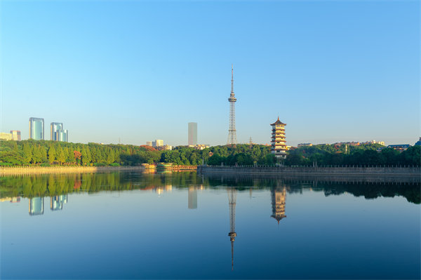 長(zhǎng)沙年度經(jīng)營(yíng)計(jì)劃咨詢(xún)公司如何為企業(yè)定制精準(zhǔn)戰(zhàn)略計(jì)劃？