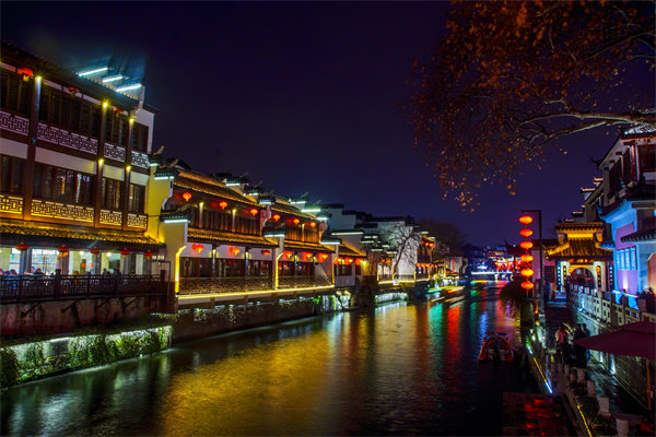 企業(yè)發(fā)展陷入瓶頸，南京戰(zhàn)略咨詢公司如何定制破局突圍方案？
