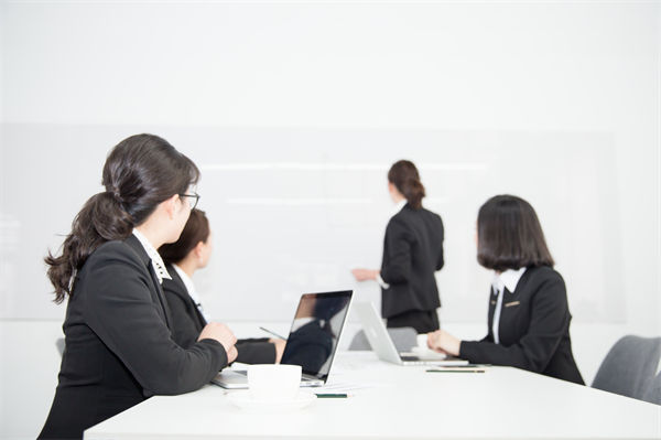 員工培訓(xùn)無效、成長慢，人力資源管理怎樣定制高效方案？