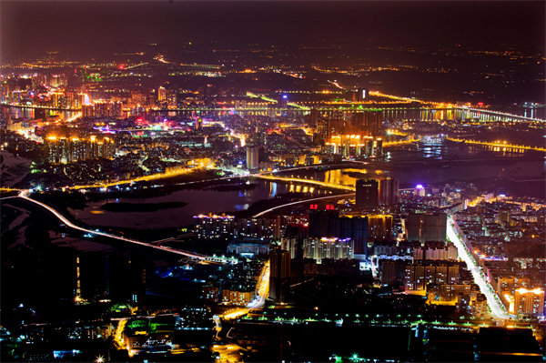 清遠(yuǎn)戰(zhàn)略咨詢公司洞察市場(chǎng)，如何精準(zhǔn)為企業(yè)定位發(fā)展方向？