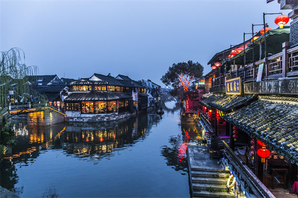 戰(zhàn)略規(guī)劃分析：村民不滿古鎮(zhèn)收門票，指引游客逃票